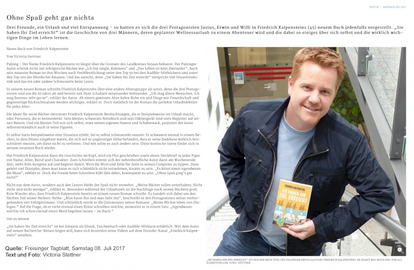 Artikel aus dem Freisinger Tagblatt zum Roman Sie haben ihr Ziel erreicht. Auf dem Foto steht der Autor an einer Treppe und hat seinen Roman in der Hand.