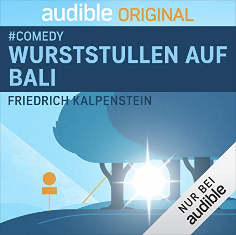 Zu sehen ist das Cover zu Wurststullen auf Bali. Das Cover ist in unterschiedlichen Blautönen gehalten. Es zeigt drei Bäume, durch die die Sonne scheint. Links ist noch ein orangefarbenes Verkehrsschild zu sehen. Das Cover ist gezeichnet.