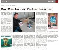 Vorschaubild: Der Meister der Recherchearbeit. Der Artikel über Friedrich Kalpensteins neuestes Werk PROST, AUF DIE NACHBARN ist am 23.04.22 im Forum Freising erschienen. Kalpenstein sitzt auf dem Bild an einem Tisch der Redaktion und signiert Bücher, die es zu gewinnen gibt. Ferner ist noch das Cover seines neuen Provinzkrimis abgebildet, sowie das Cover des neuen Songs von Ben Valdern, der am 26.04.22 erscheint. Der Song ist eine Coverversion des Songs SO HEIß von der Münchener Freiheit von 1988.